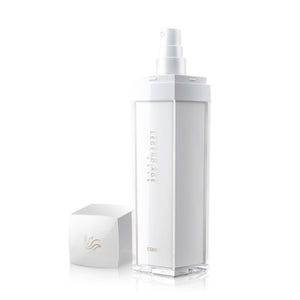 3 in 1 Legend Age Emulsion Spray can hydrate and lock the moisture in your skin, easy to apply